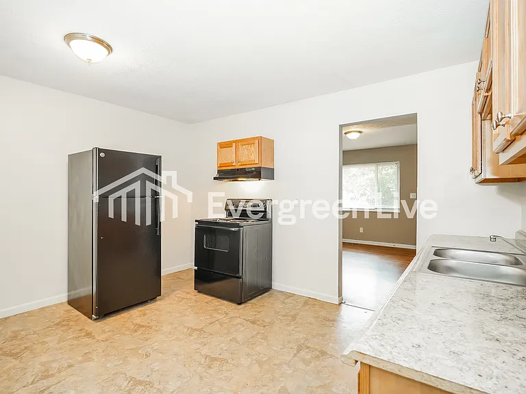 2367 Delavan Dr — Photo 6