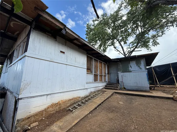 2058 Ala Mahamoe St, Honolulu, HI 96819
