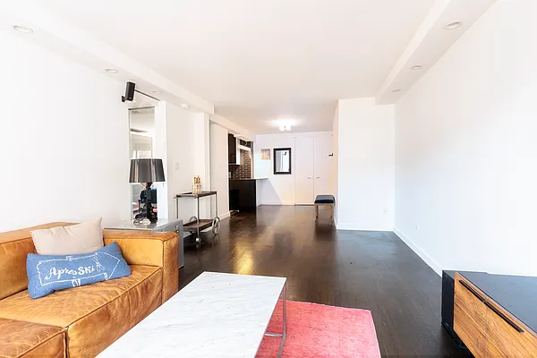 Rented by Flat Iron Real Estate | media 10