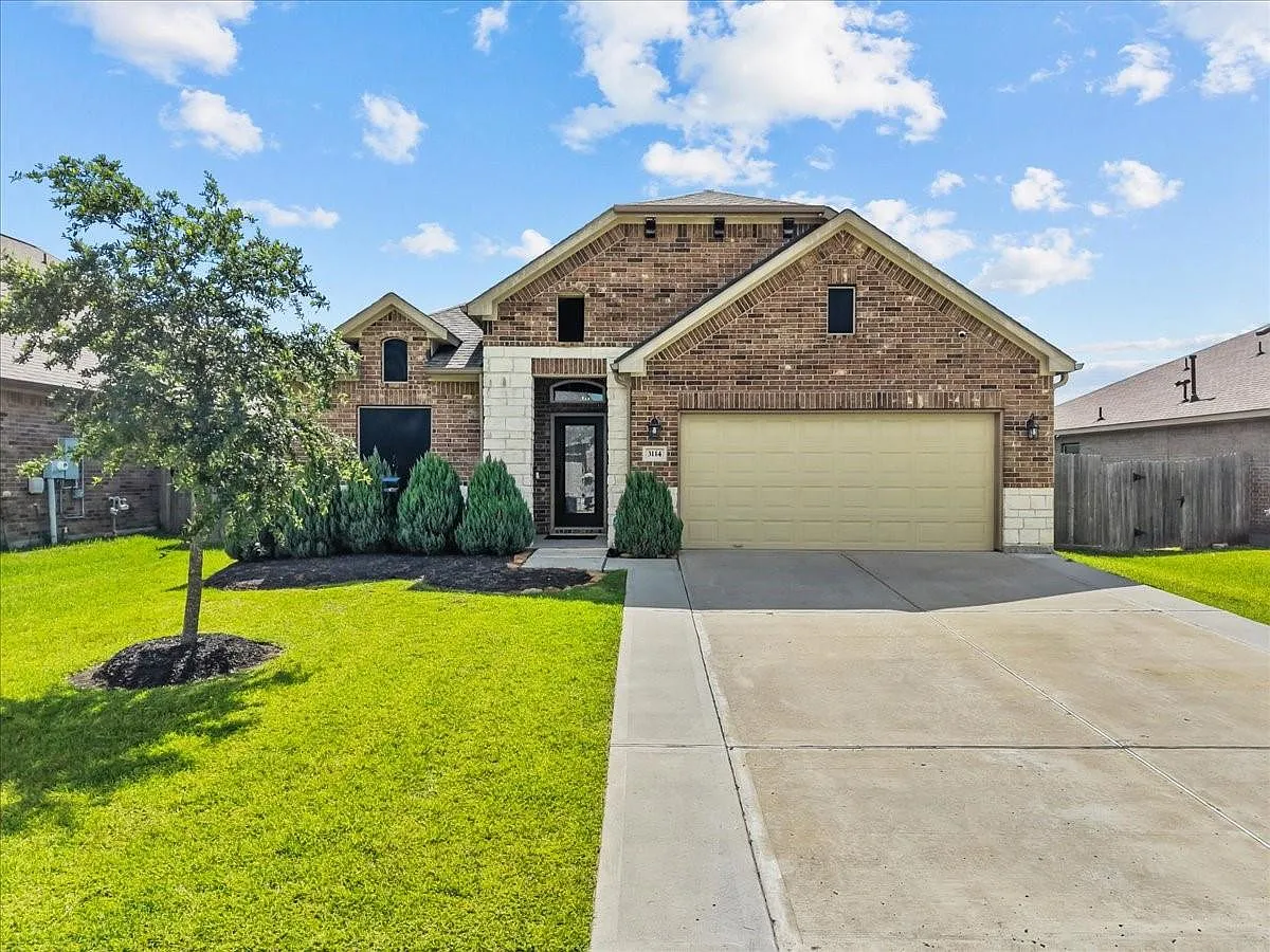 3 bed, 2.0 bath, 2032 sqft, $2,400 — Photo 3