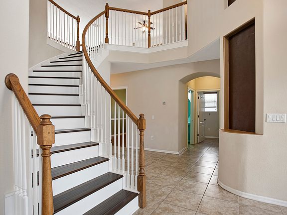 3rd image of 4546 Pointe O Woods Dr