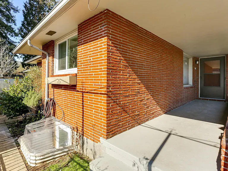 4933 N Concord Ave — Photo 2