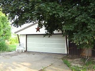 2nd image of 216 Indiana Ave