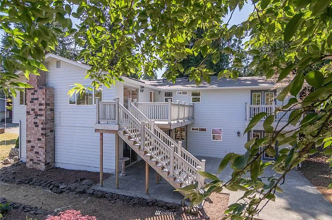 5 bed, 3250 sqft, $3,495 — Photo 3