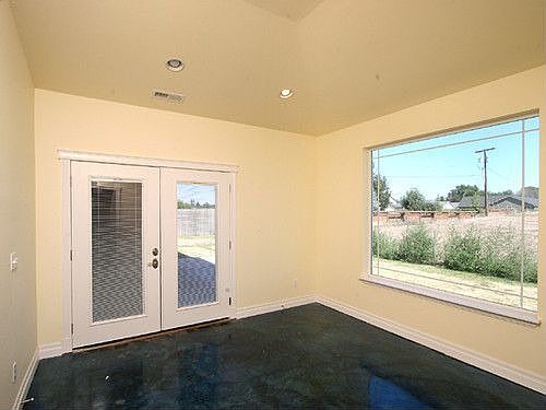 4th image of 2469 Plaza Way