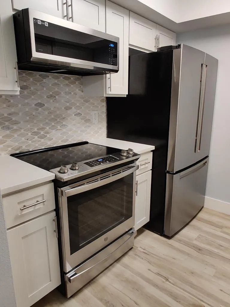 3 bed, 1220 sqft, $1,950 — Photo 3