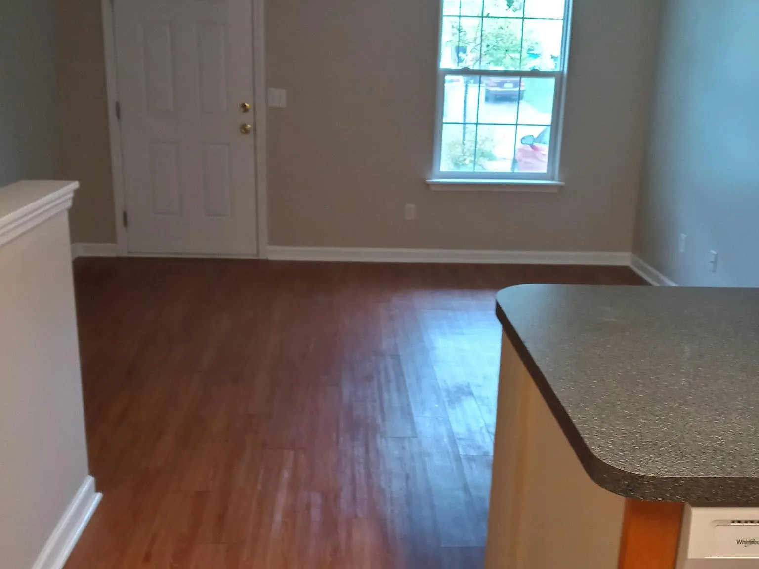3 bed, 1200 sqft, $1,325 — Photo 4