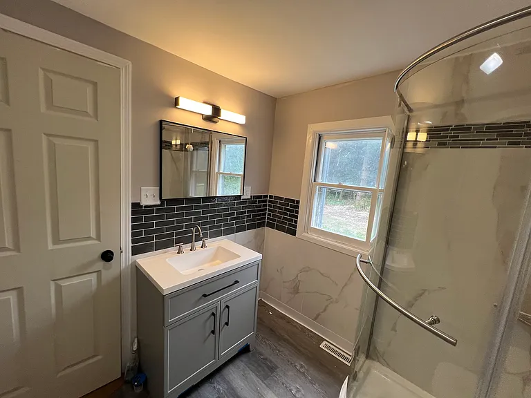 809 S Circle Dr E — Photo 4