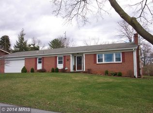 890 Fox Meadow Rd, Chambersburg, PA 17202