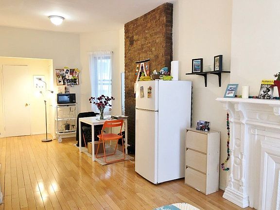2nd image of 136 E 28th St Frnt 2