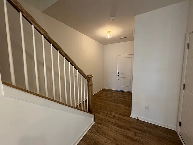 3 bed, 2.5 bath, 1762 sqft, $1,825 — Photo 2