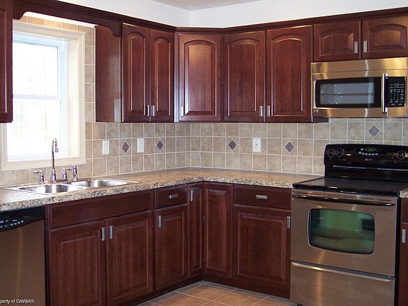 2nd image of 20 Elm Crest Dr
