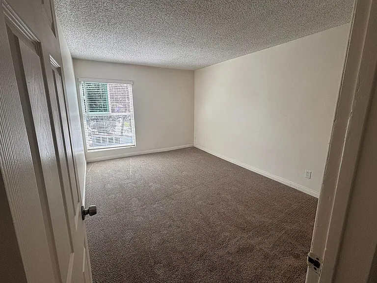 University Terrace Apartments — Photo 53