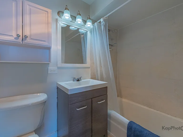 655 W Irving Park Rd #1417 — Photo 17