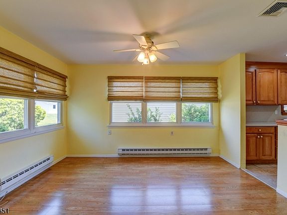 4th image of 40 Sidney Ct