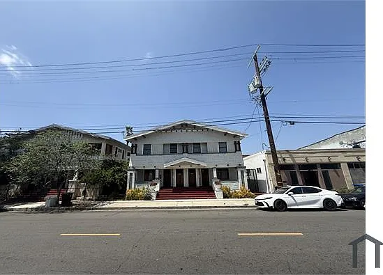 4 bed, $3,888 — Photo 2