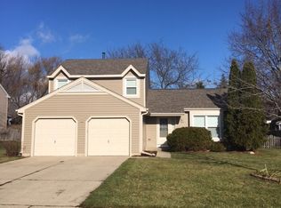1090 Plum Tree Dr, Crystal Lake, IL 60014