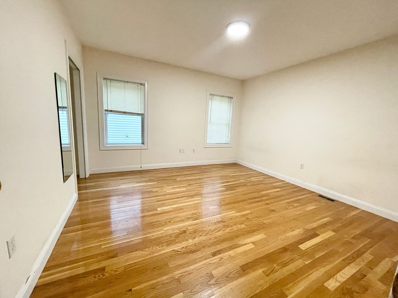 4 bed, 999 sqft, $1,295 — Photo 4