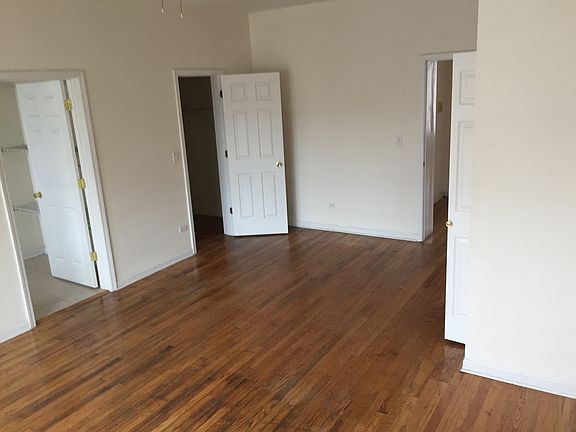 3rd image of 429 E Oakwood Blvd Unit 12