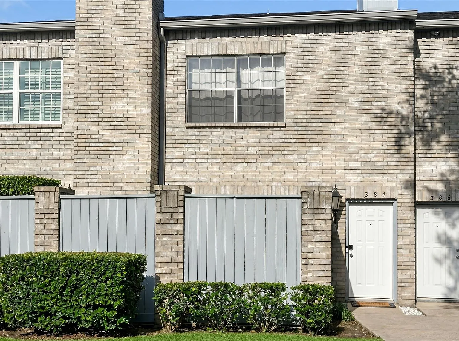 2 bed, 2.5 bath, 1740 sqft, $2,000 — Photo 2