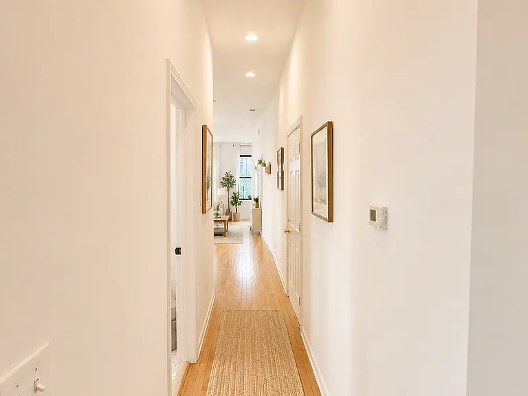 946 N Orleans St #303 — Photo 9