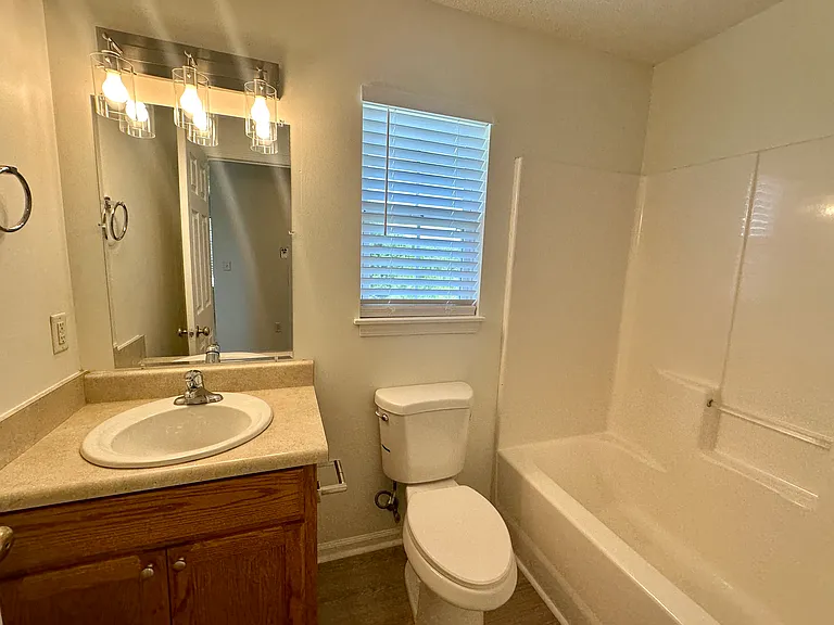 109 England Way — Photo 12