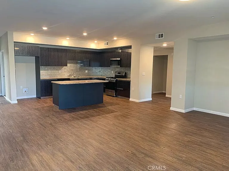 11442 Victory Blvd #403 — Photo 19