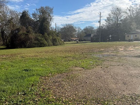 2nd image of 815 Country Club Rd