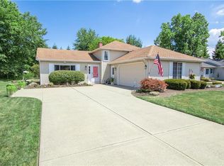 4755 Westview Dr, North Olmsted, OH 44070
