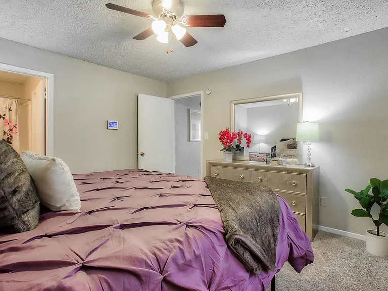 Woodside Flats — Photo 14