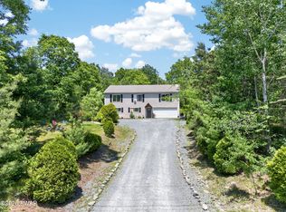 115 Gelso Ct, Hawley, PA 18428