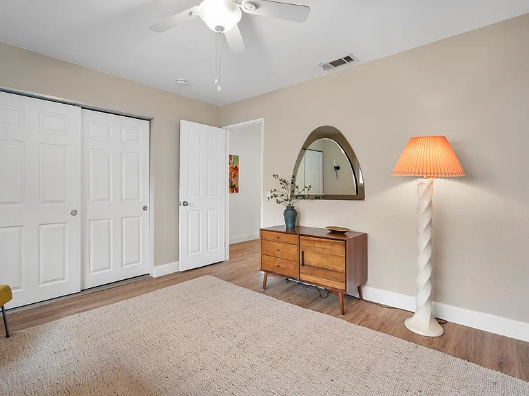 3821 Albatross St — Photo 37