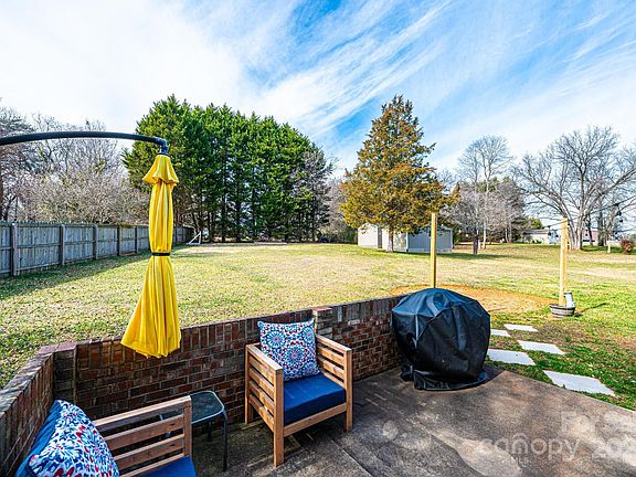 5th image of 2085 Evergreen Dr