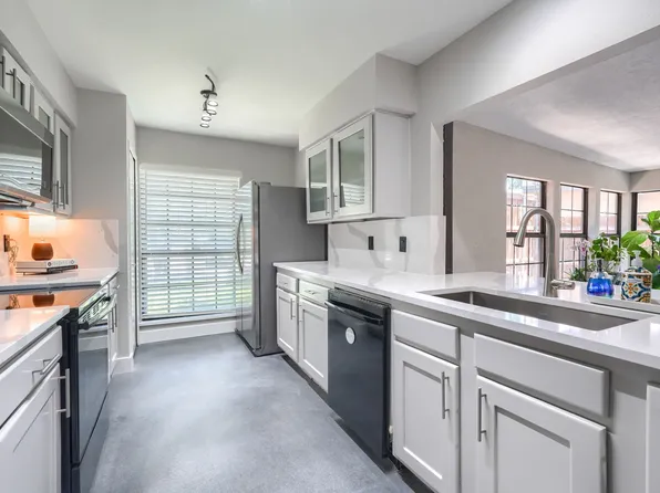 8516 Bellingham Dr, Dallas, TX 75228