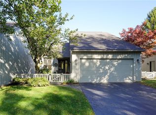 60 Waterview Cir, Rochester, NY 14625