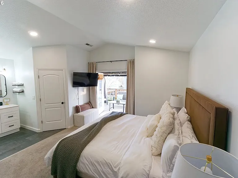 Primary suite