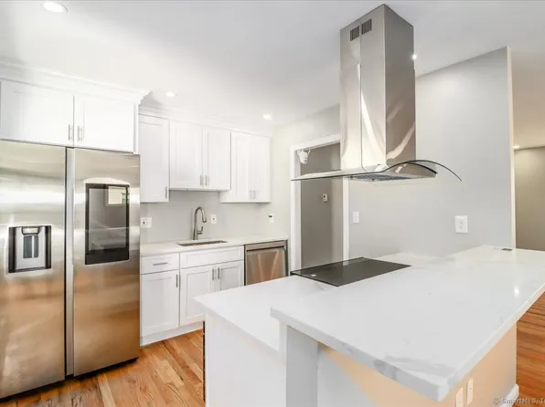 18 Greenbrier Road, East Hartford, CT 06118