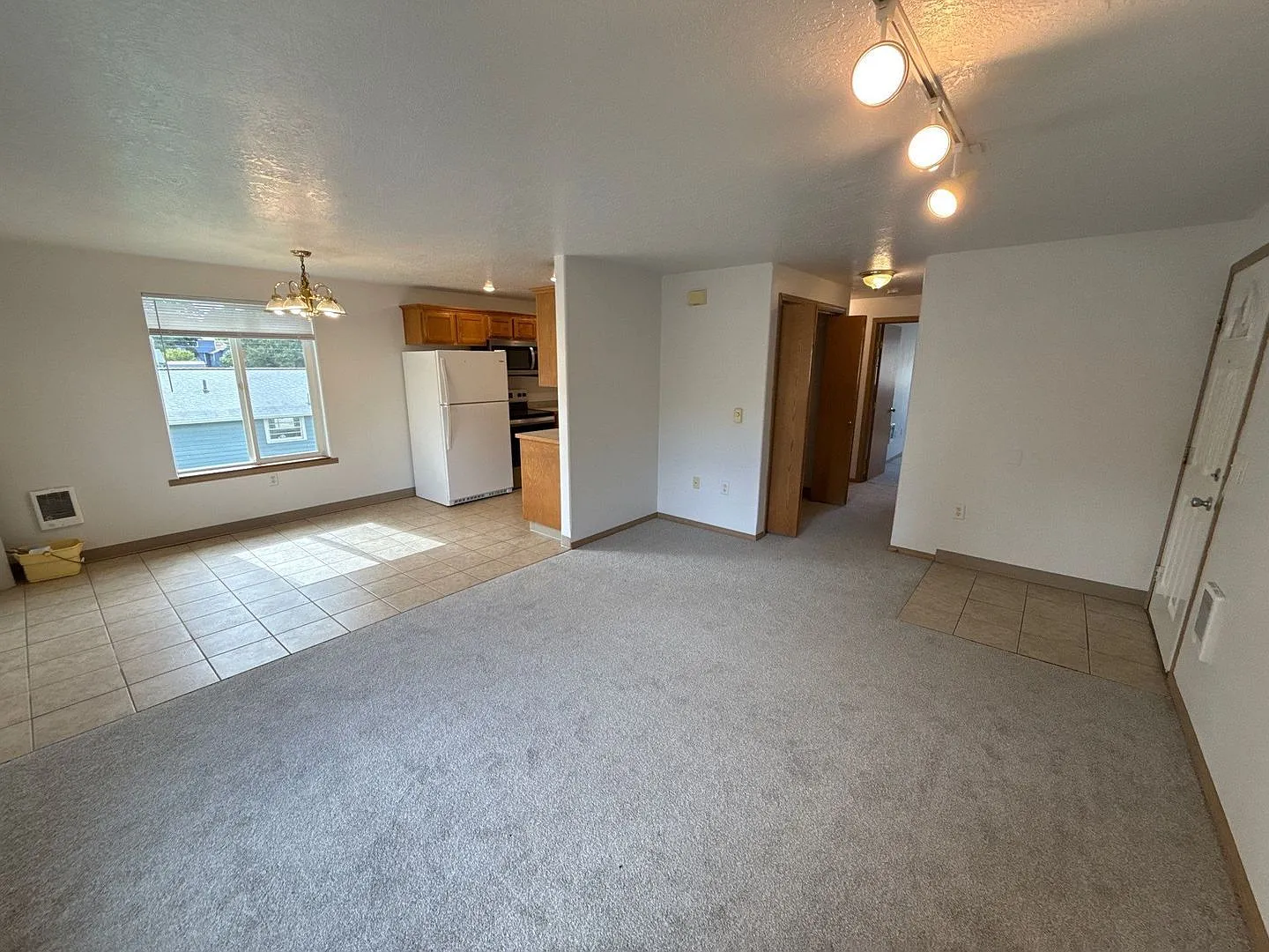 2 bed, 2.0 bath, 1049 sqft, $1,495 — Photo 3