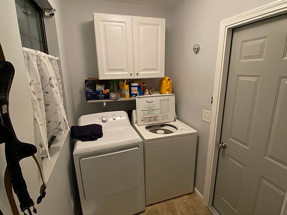 3rd image of 104 Oak Hollow Dr