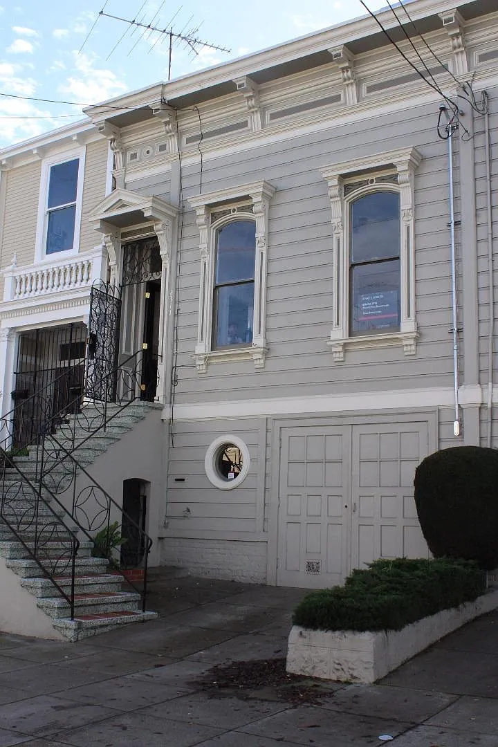 2371 Greenwich St photo 1