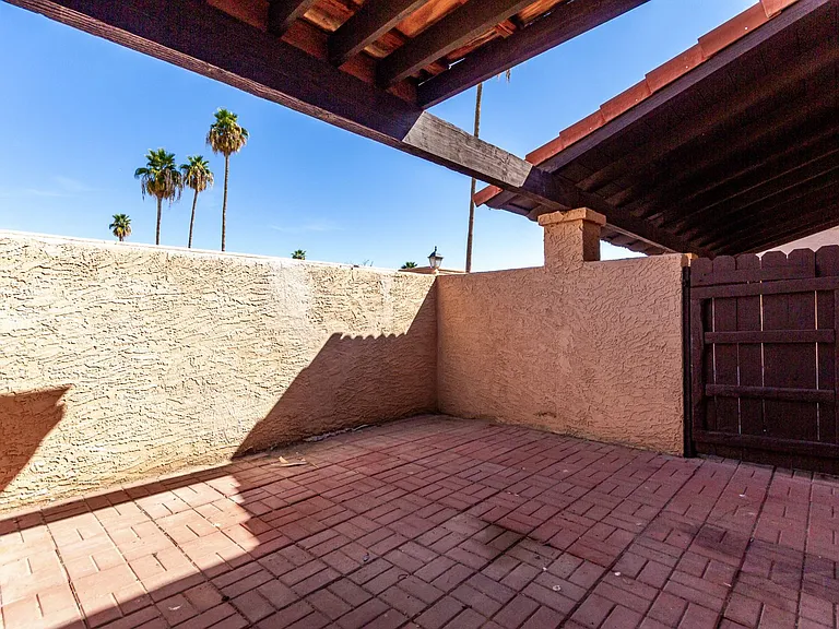 615 N Arrowhead Dr — Photo 26