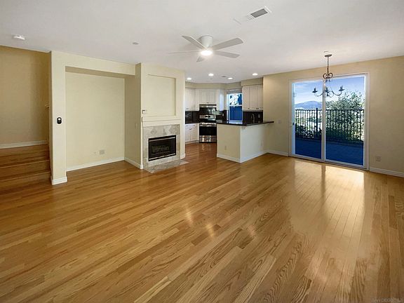 3rd image of 194 Aurora Ave