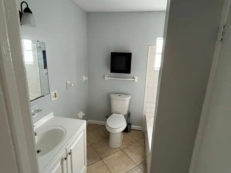 820 W 13th St — Photo 7