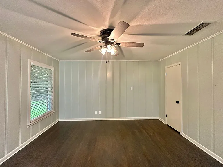 1121 Elizabeth Dr — Photo 10