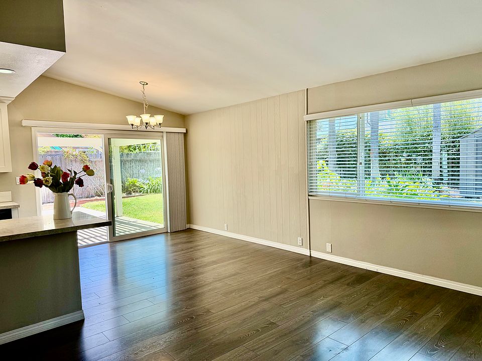 LIVING RM-DINING RM