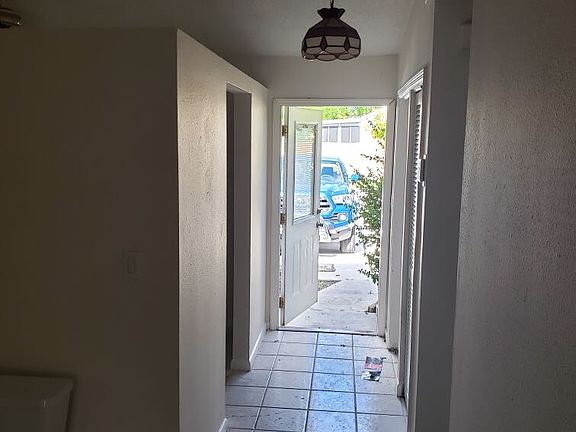 5th image of 420 NW 47th St
