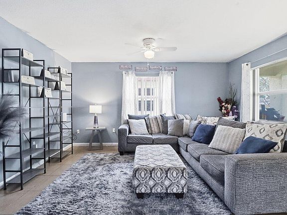 5th image of 209 NE 35th Street