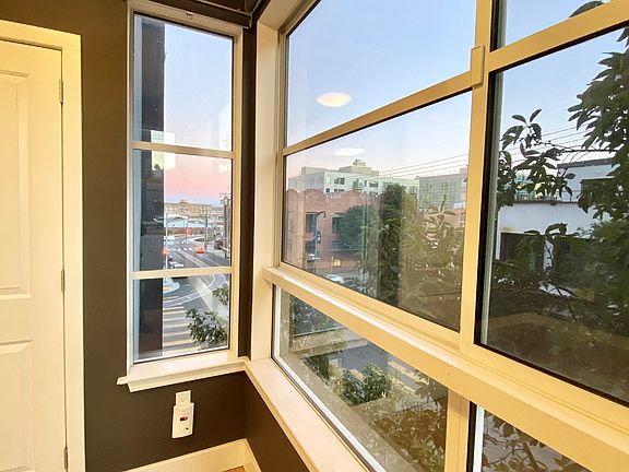 5th image of 638 19th St Unit 17