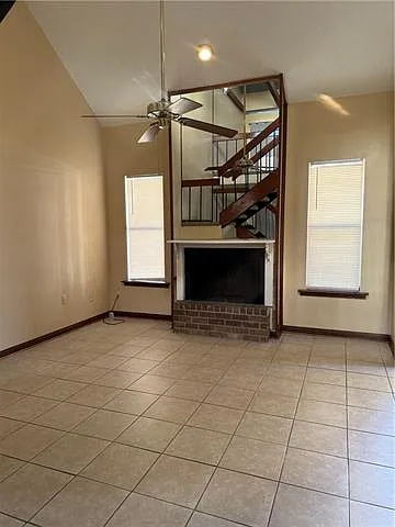 332 Mariners Blvd — Photo 3