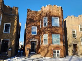 5922 N Washtenaw Ave, Chicago, IL